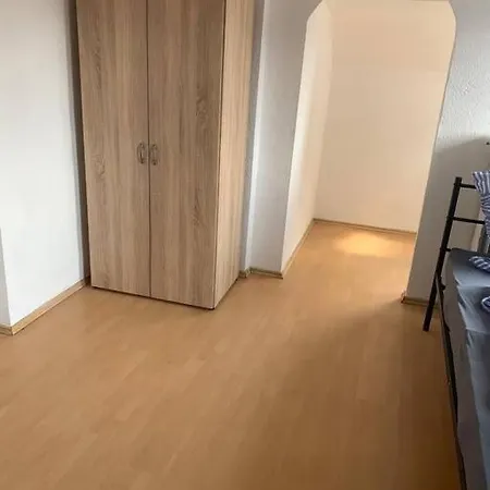 Monteurhaus In Erstklassiger Lage